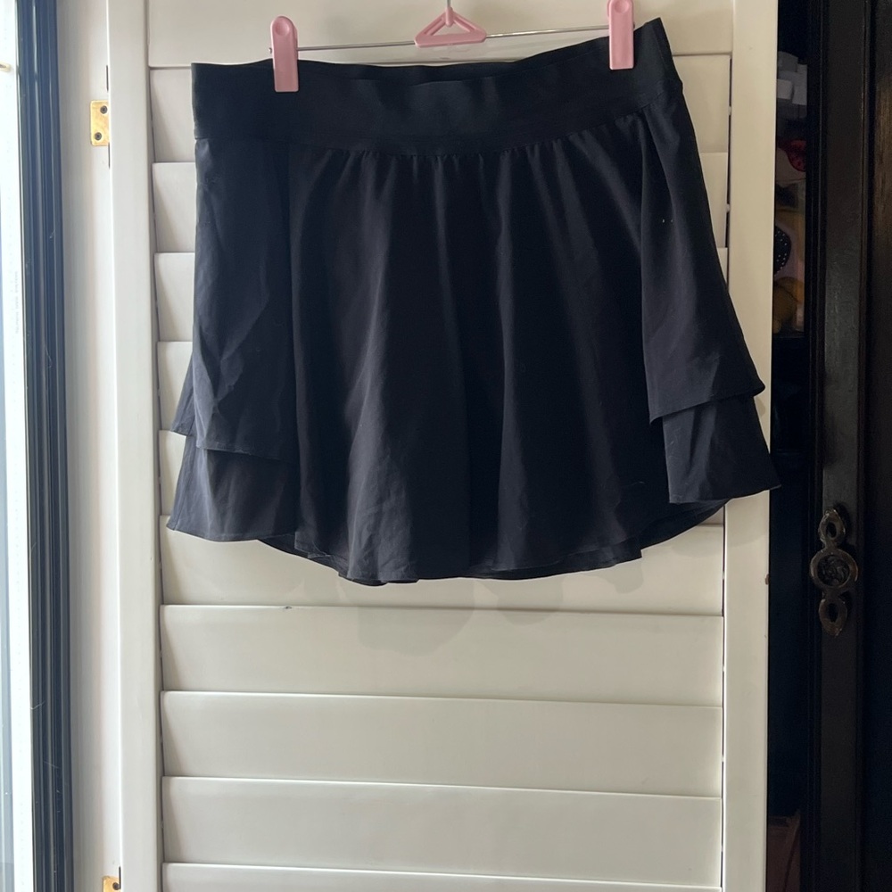 Lululemon Court Rivals Size 12 Tall Tennis Skirt